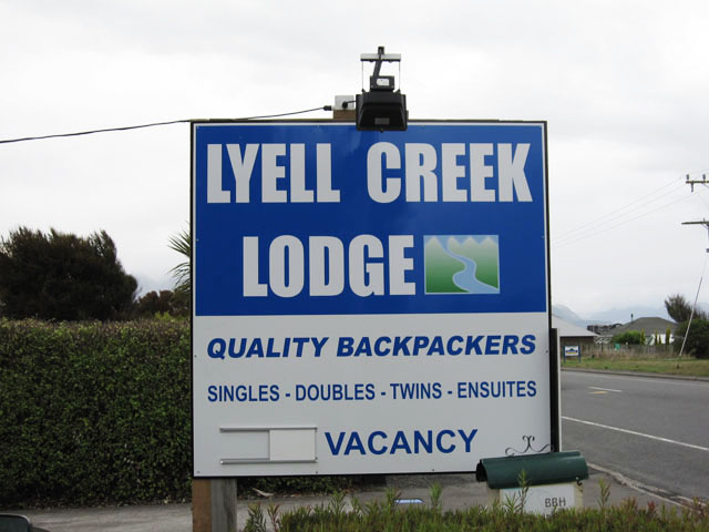 カイコウラ（Kaikoura）にあるライエル・クリーク・ロッジ（Lyell Creek Lodge）の看板